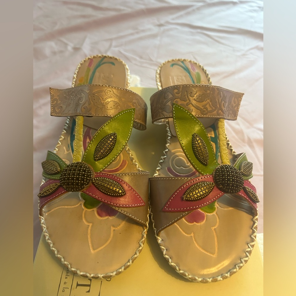 L'ATISTE Multicolor Floral Sandals